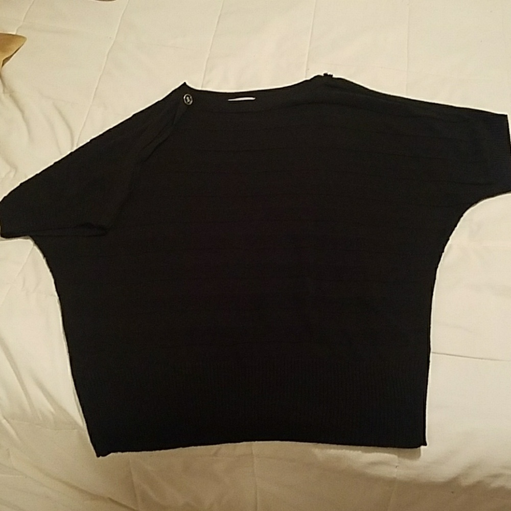 Split sleeve sweater