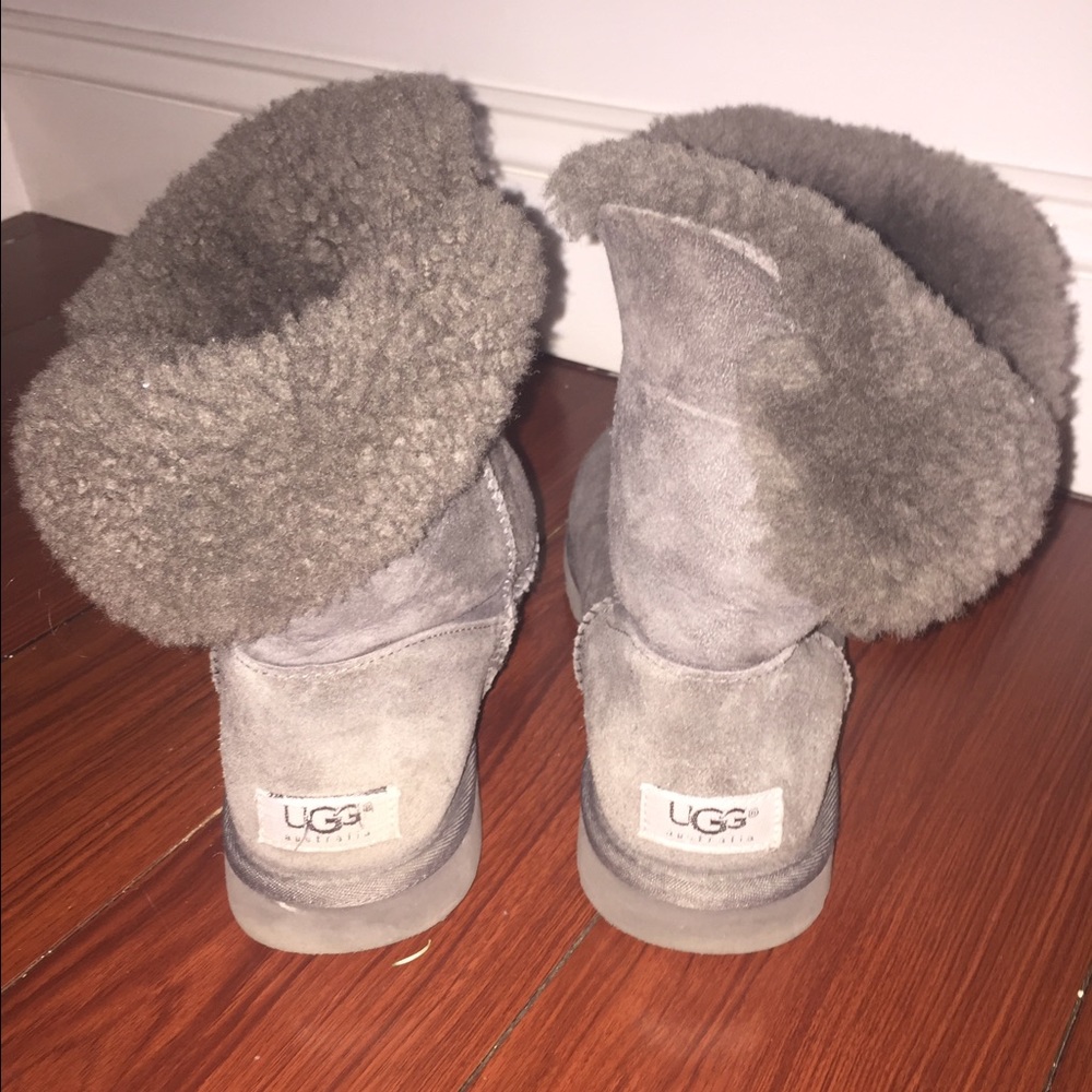 Grey Bailey Button UGGS size 6