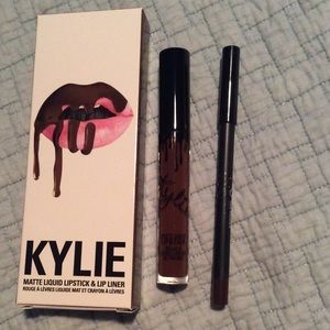 Kylie Jenner Lip kit in TRUE BROWN K