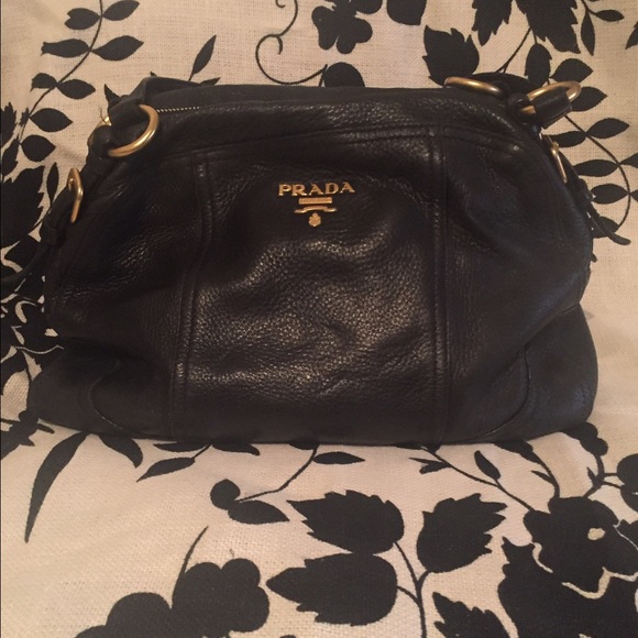 Prada Handbags - 👛PRADA LEATHER BAG👛