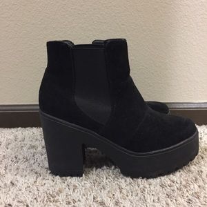 Black velvet chunky booties!
