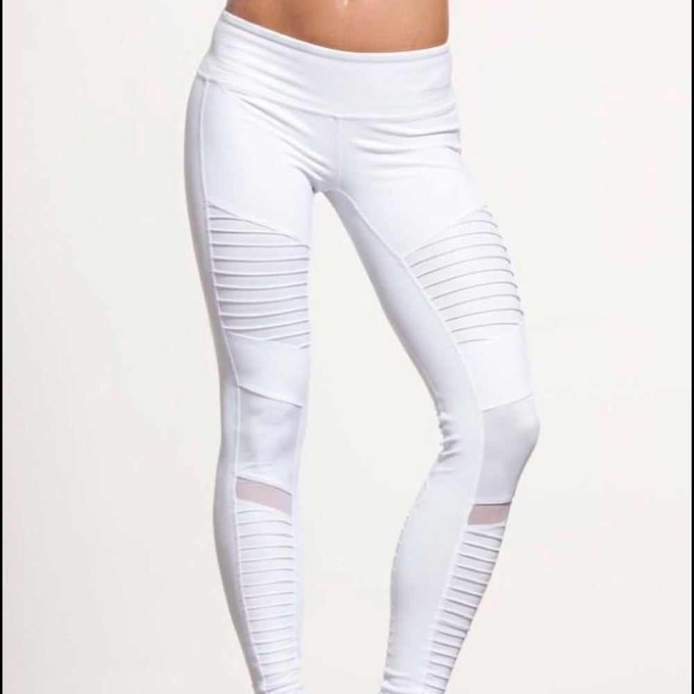 *SOLD* ALO yoga white Moto legging