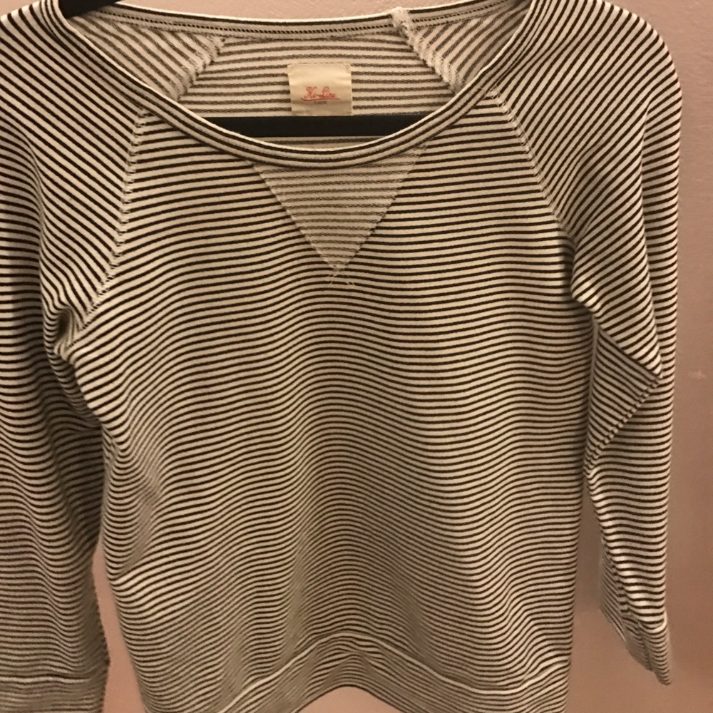 The brand is Hi sine and it's a everyday sweater