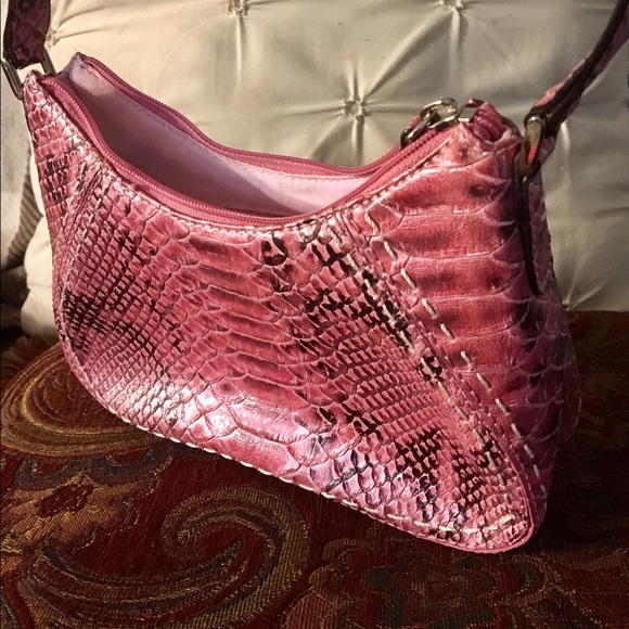 Liz Claiborne pink "Snakeskin" mini handbag - Picture 2 of 5