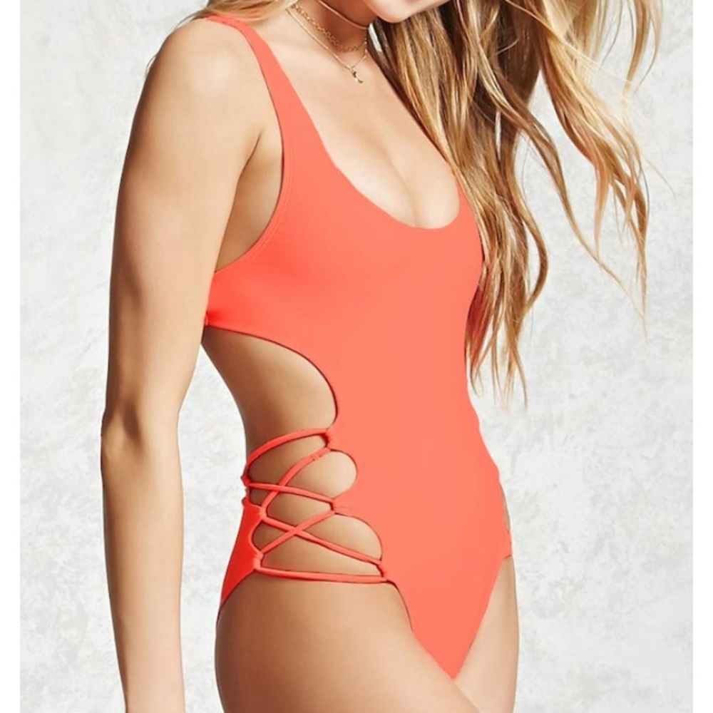 Laced side one-piece swimsuit