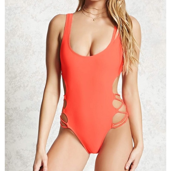 Laced side one-piece swimsuit - Picture 2 of 5