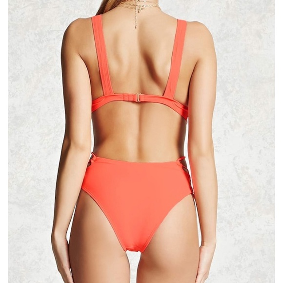 Laced side one-piece swimsuit - Picture 3 of 5