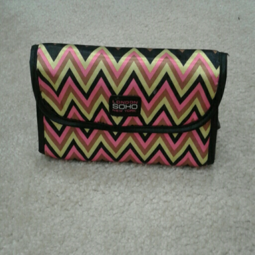Mini makeup Bag!!! To go please?