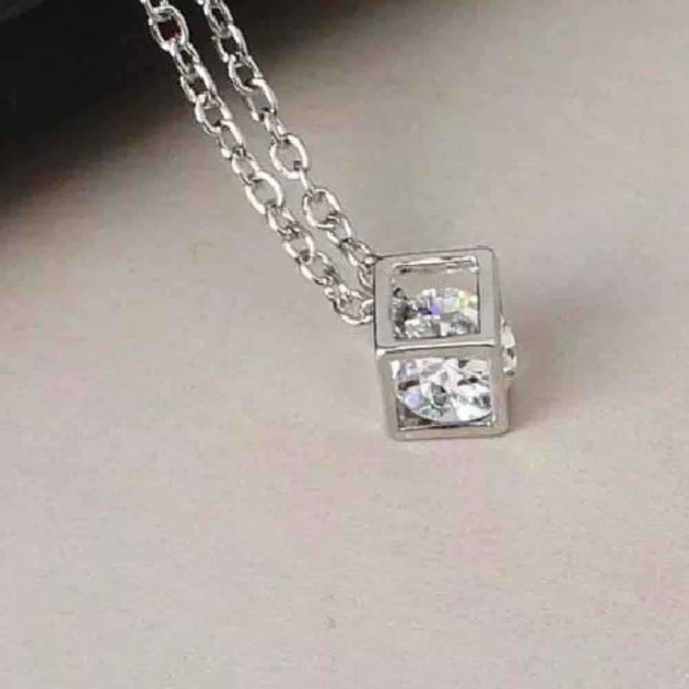 SILVER PLATED AUSTRIAN CRYSTAL NECKLACE