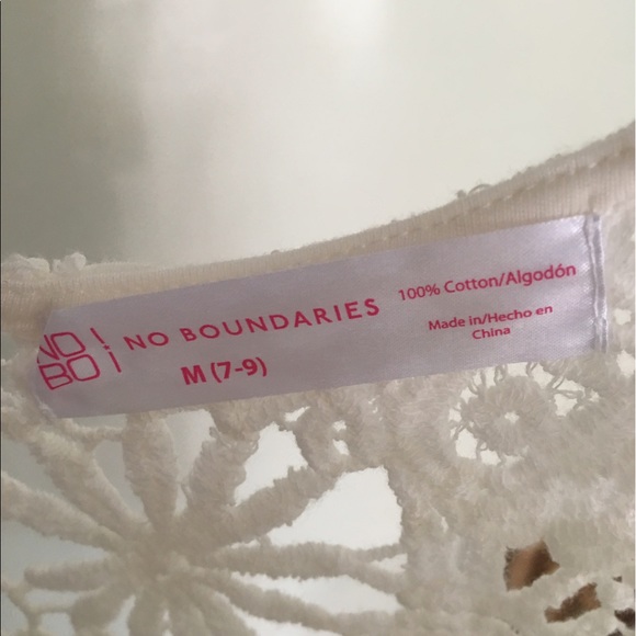 White lace shirt - Picture 3 of 4