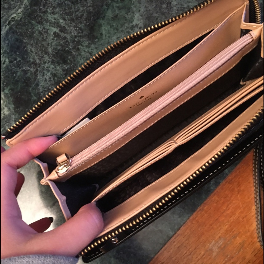 Kate spade wristlet - Picture 3 of 4