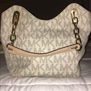 Michael Kors Medium Leather Purse.