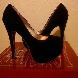 Black Stilettos(pumps)