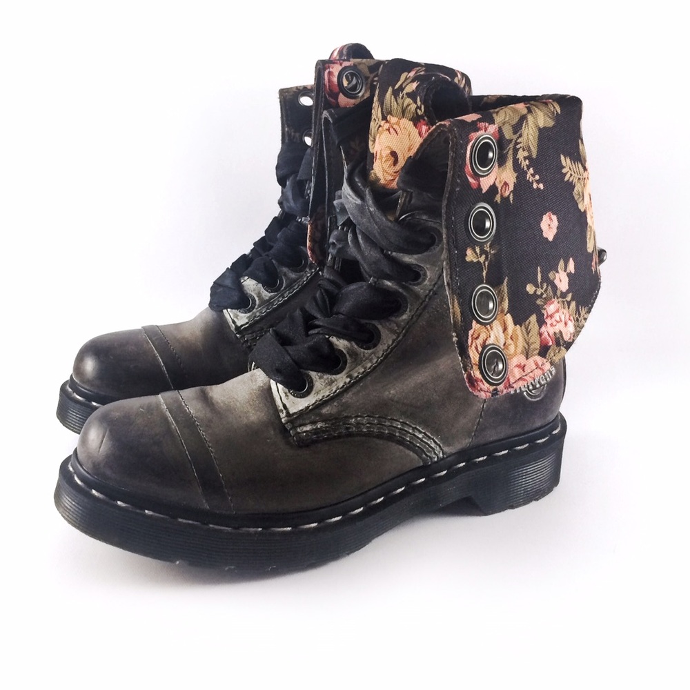 Dr. Martins triumph 1914 dusted grey leather boots