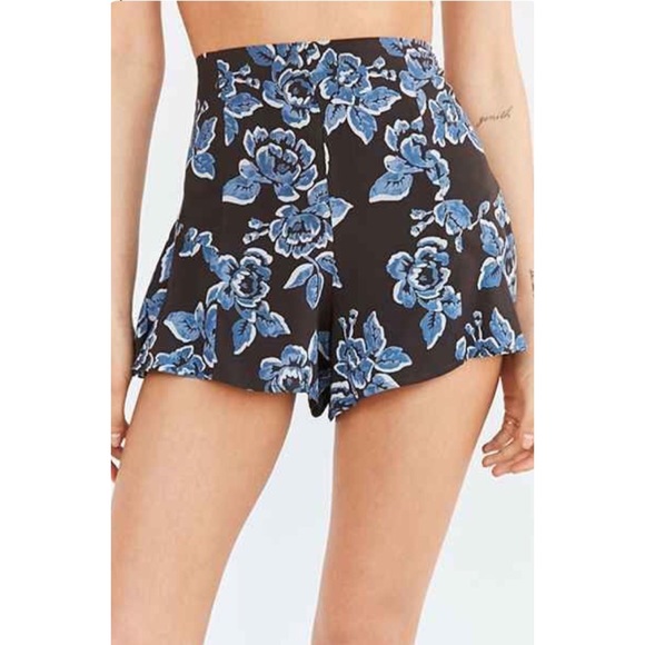 Kimchi Blue Floral Short - Picture 3 of 4