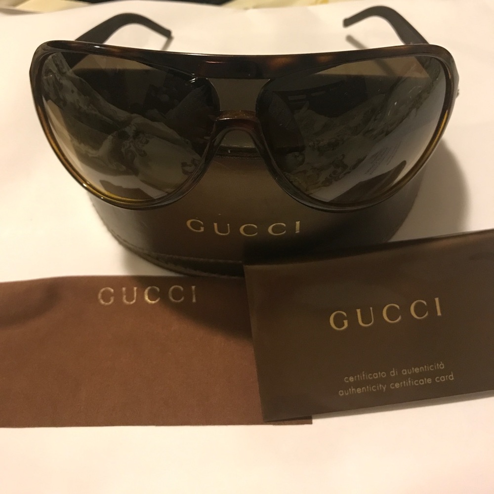 Gucci Sunglasses (unisex)