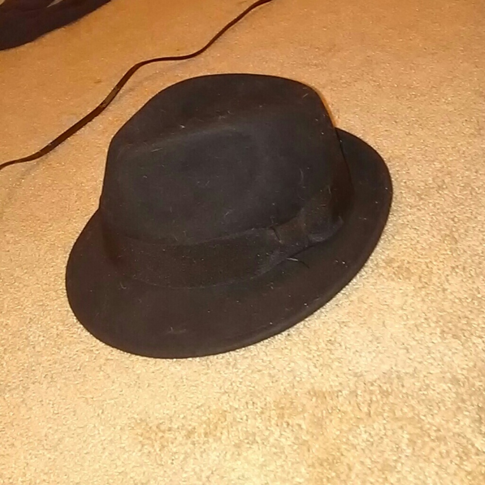 Black fedora with bow