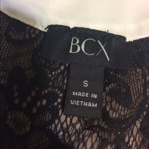 Ruffled White and Black Lace BCX Top - Picture 4 of 7