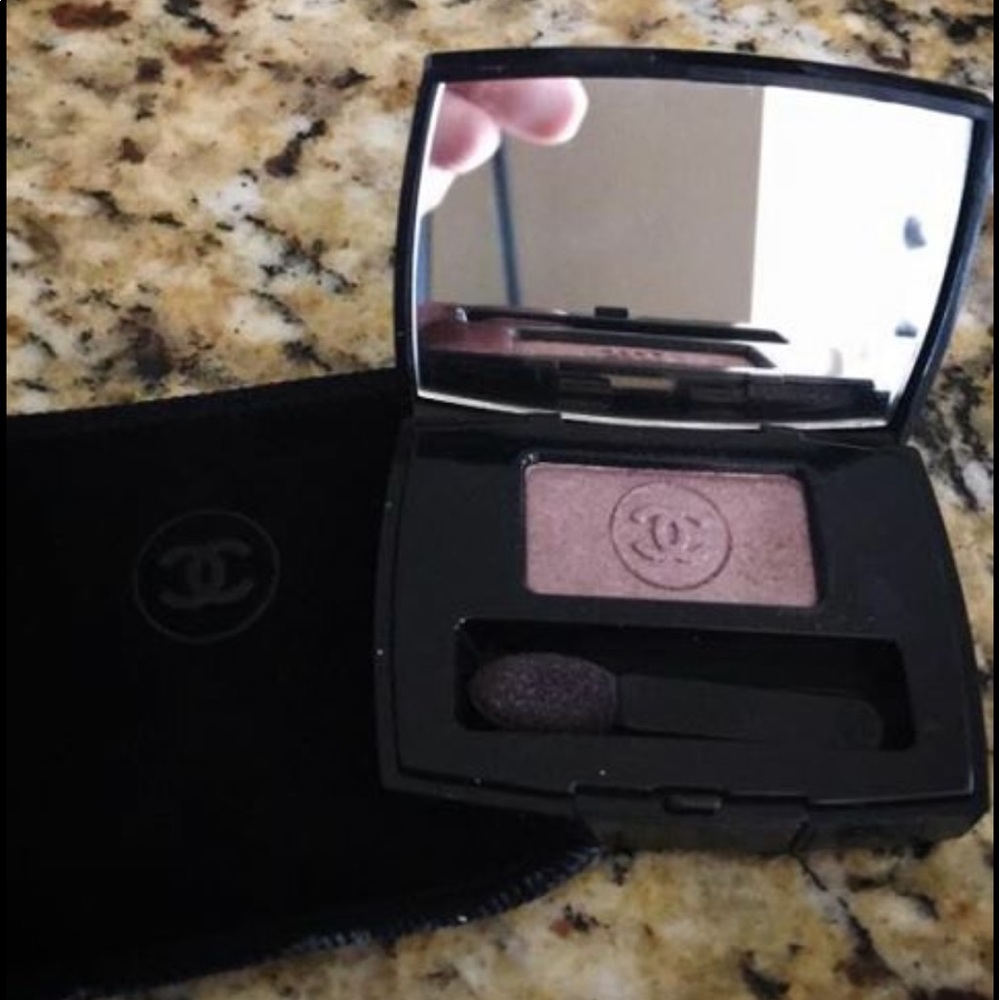 Chanel eyeshadow in Fauve