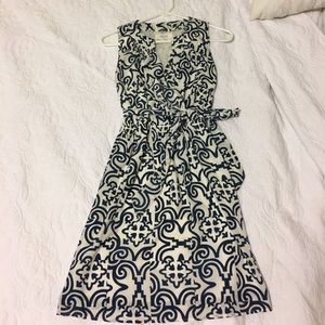 Blue & white pattern sleeveless dress