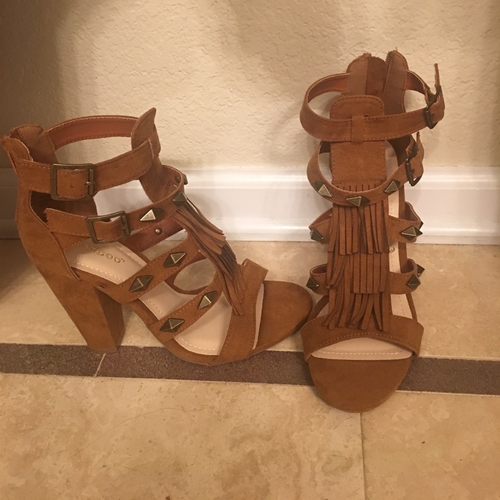 7 1/2 New Bamboo fringe heels