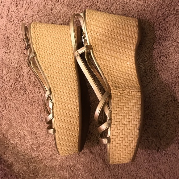 Prada sling back wedges - Picture 2 of 3