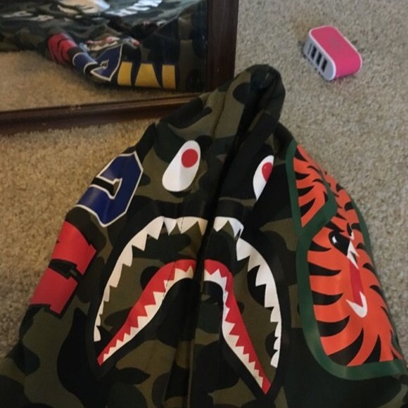 A bape hoodie-CAMOUFLAGE-MAKE OFFER - Picture 2 of 6