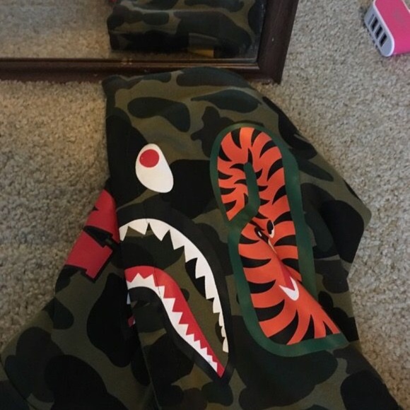 A bape hoodie-CAMOUFLAGE-MAKE OFFER - Picture 3 of 6