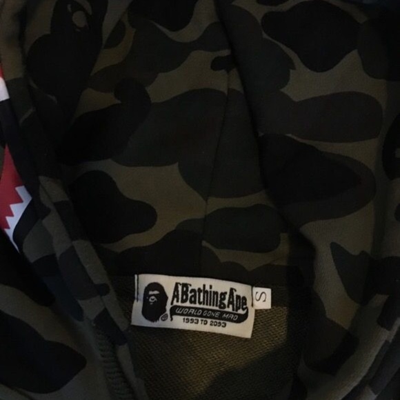 A bape hoodie-CAMOUFLAGE-MAKE OFFER - Picture 5 of 6