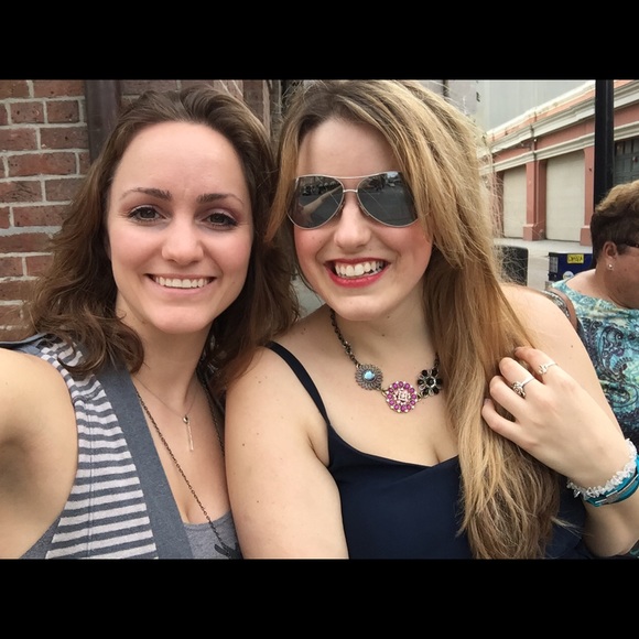 Everyday Glam Boutique - Picture 4 of 6