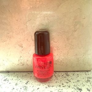 CND VINYLUX weekly polish