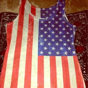 women's medium sleeve less American flag shirt!!!