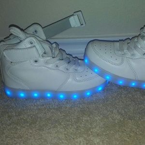 Kids LED LIGHT TENNIS SHOES
