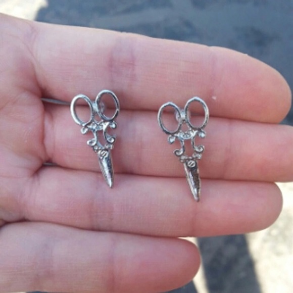 🆕 Silver Toned Earrings Perfect for Hairdresser! - Picture 3 of 5