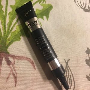 It cosmetics bye bye undereye concealer