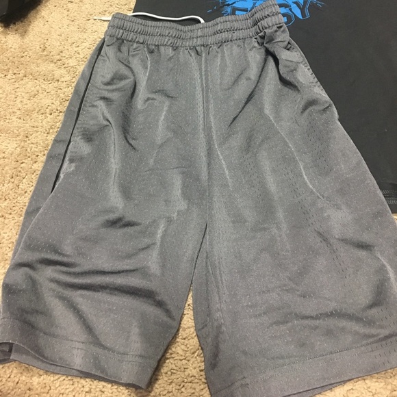 Nike Tshirt XL bundle w/gray energy  10-12 shorts - Picture 2 of 3