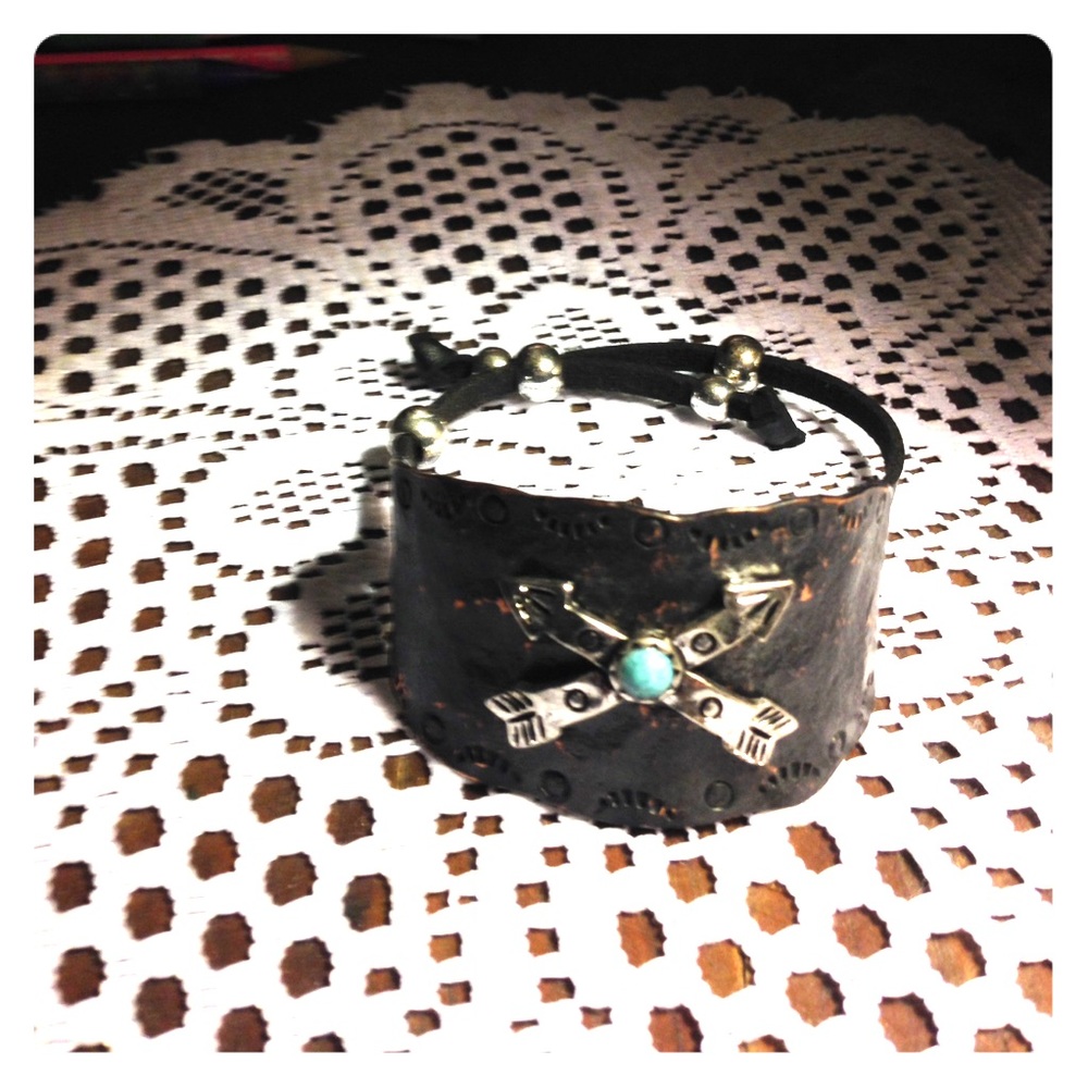 A brand new western style bracelet adjustable fit!