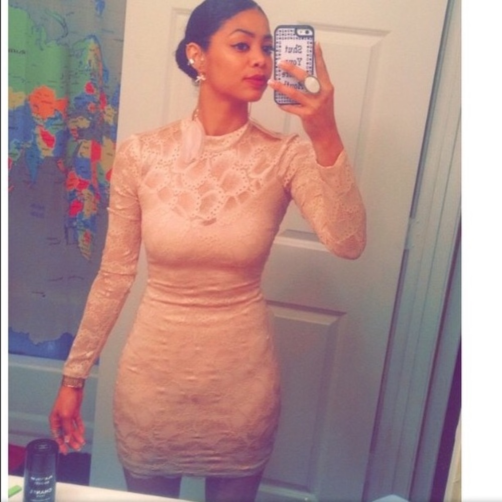 Rosé lace BeBe Dress