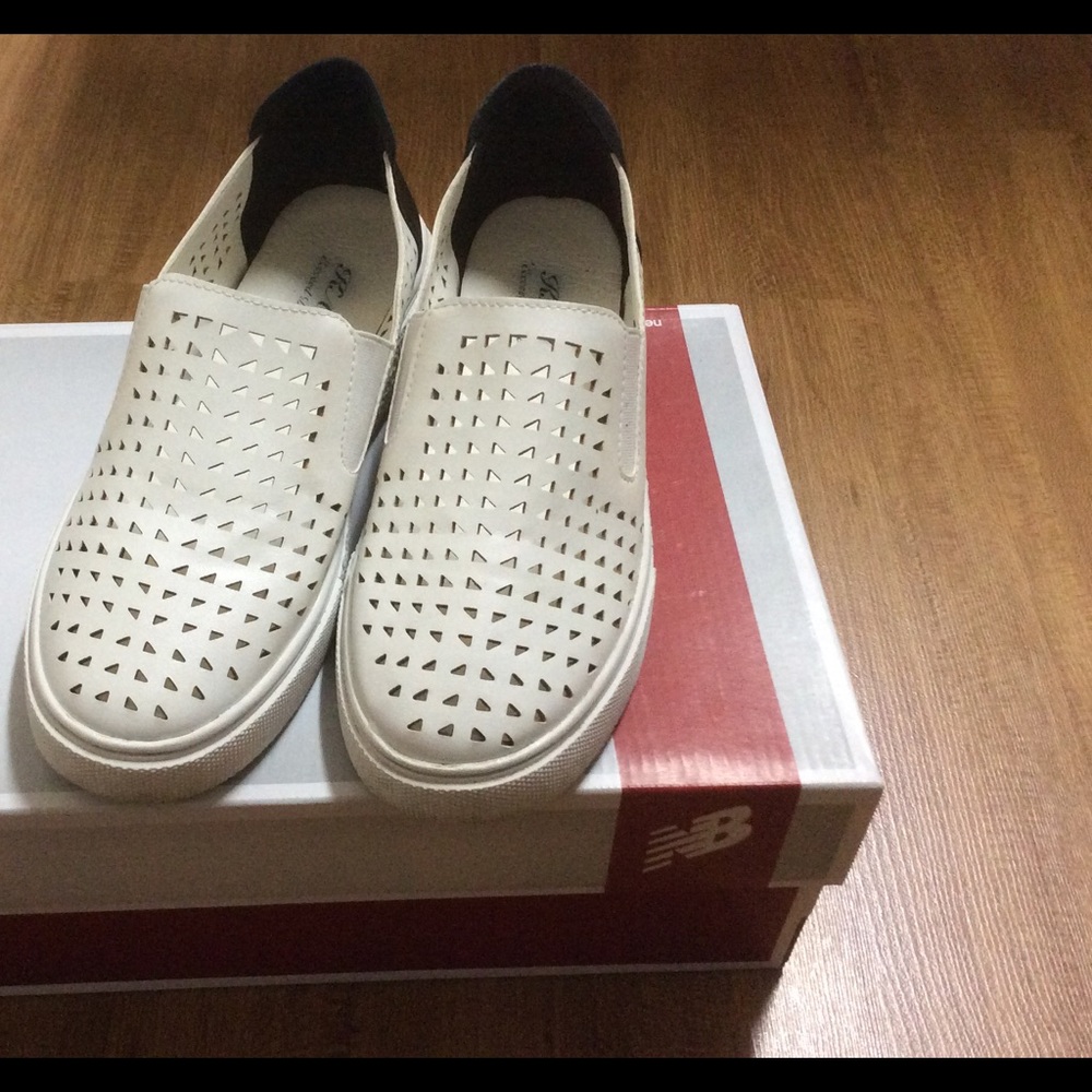 Sneakers - Picture 2 of 3