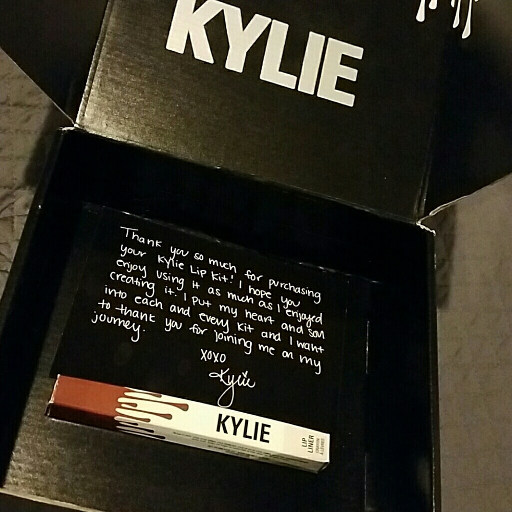 Kylie Cosmetics Dolce K lip liner