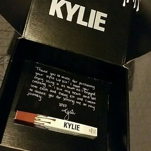 Kylie Cosmetics Dolce K lip liner