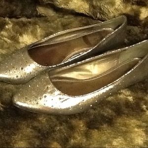 Slightly wedged flats with Jewels