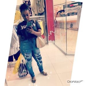 Meet your Posher, Kenisha