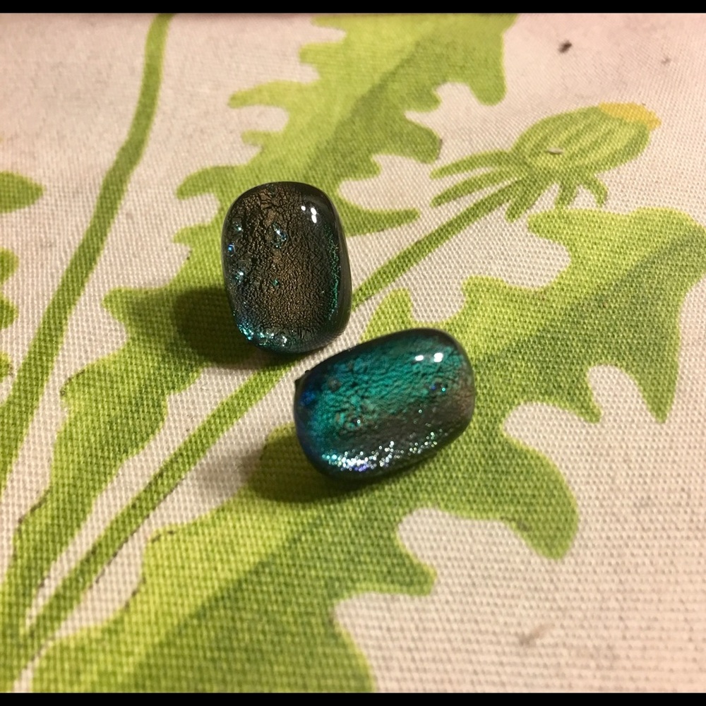 Ear studs - Picture 2 of 3