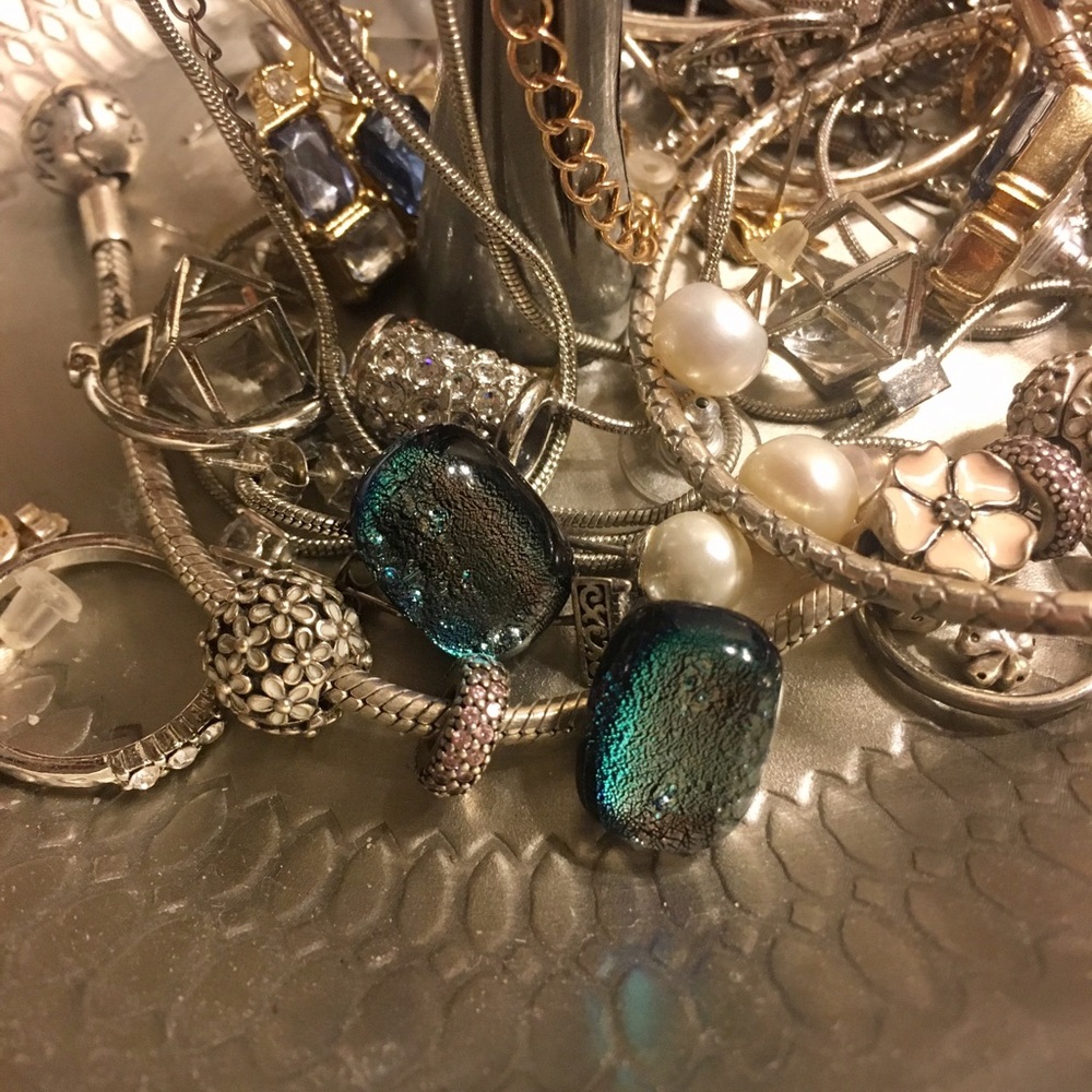 Ear studs - Picture 3 of 3