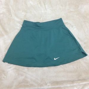 Nike Dri-fit skirt/shorts green