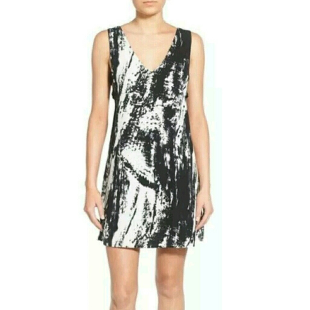 4SI3NNA Side Strap Shift Dress