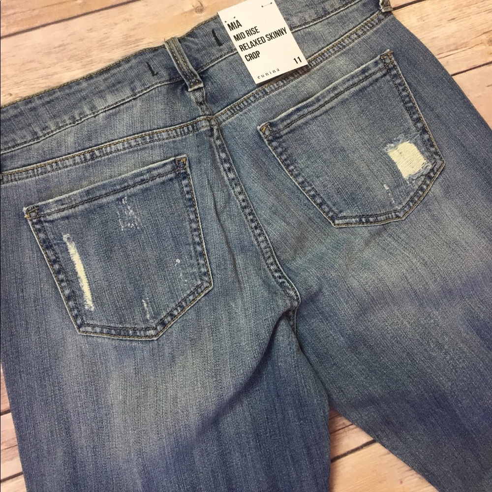 Last 1! 26 (5) Mid Rise distressed Skinny Crop - Picture 7 of 8