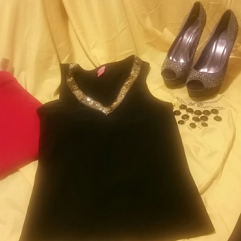 Gold sequenced v neck tank