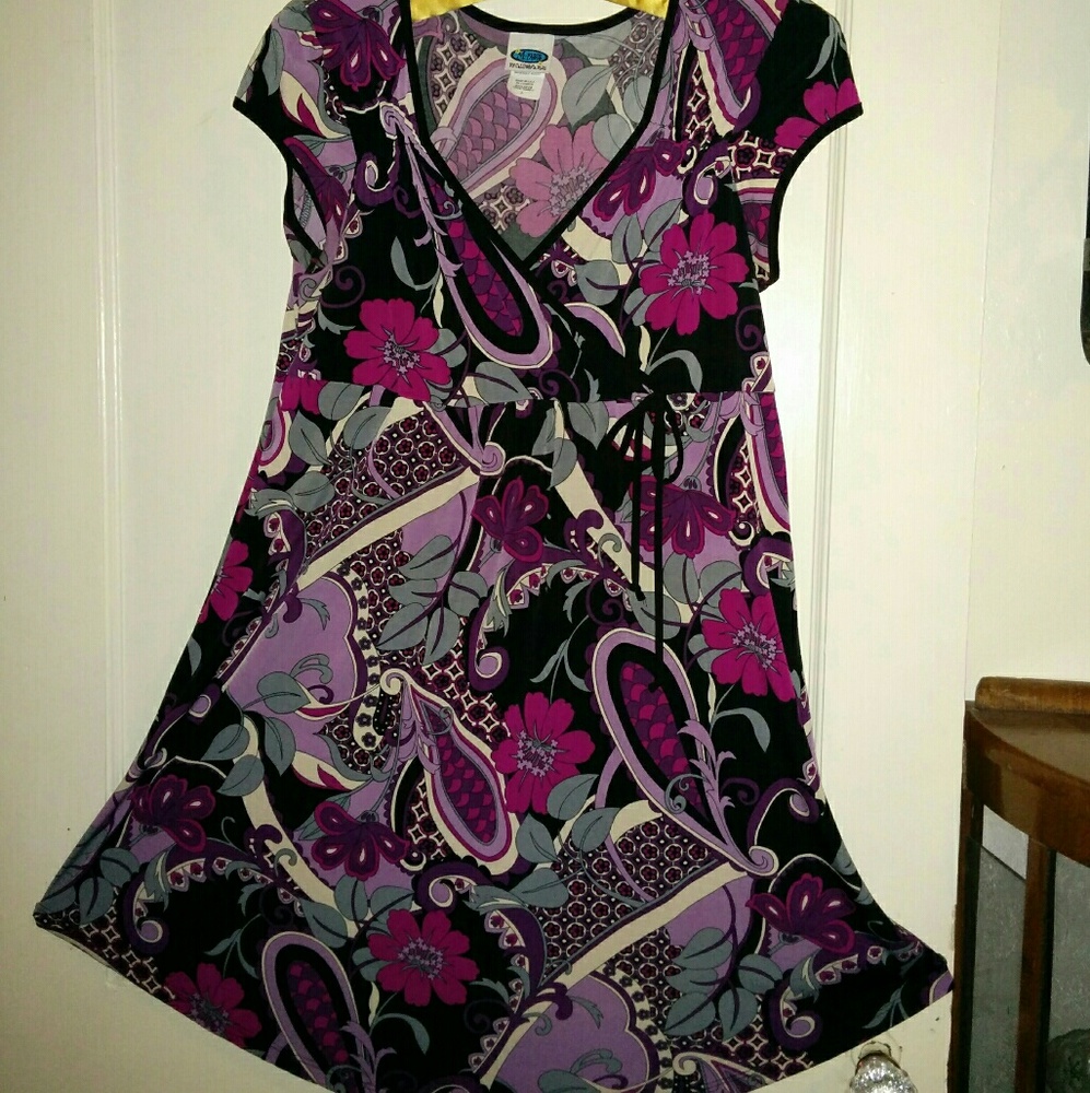 Cute maternity dress